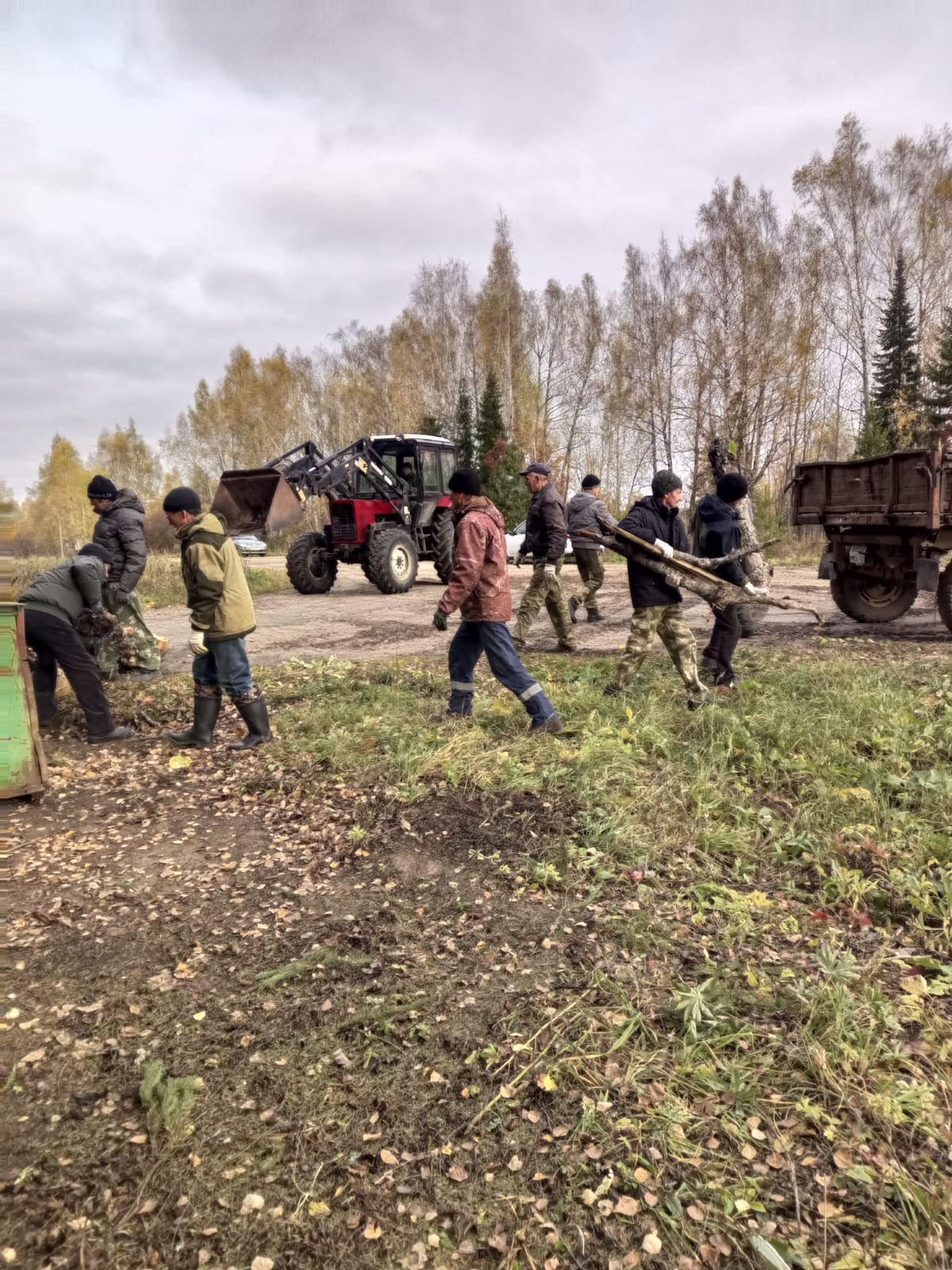 Жители округа приняли участие в всероссийском субботнике &quot;Зеленая Россия&quot;.