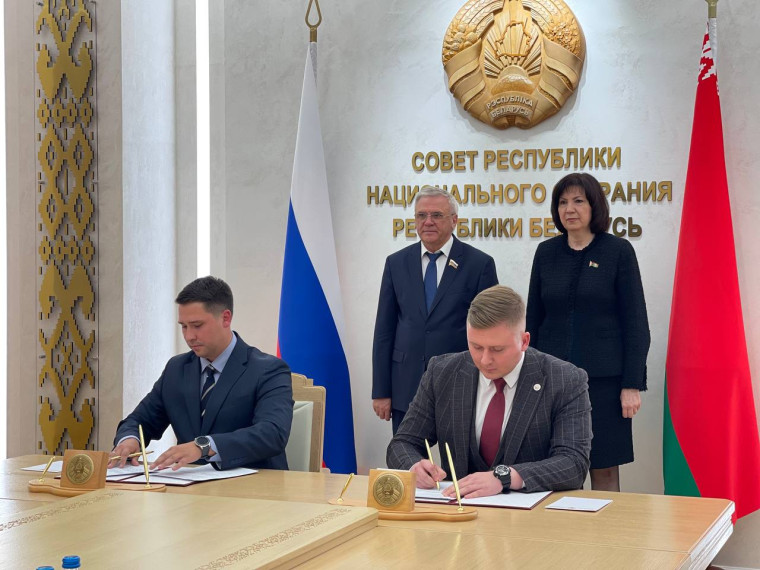 Молодежные парламенты ПФО и Беларуси подписали соглашение о сотрудничестве. Молодежные парламенты ПФО и Беларуси подписали соглашение о сотрудничестве.