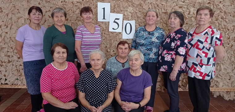 Плетение 150-й маскировочной сети для бойцов СВО завершила команда замечательных, трудолюбивых женщин - волонтёров Кикнурского округа.. Плетение 150-й маскировочной сети для бойцов СВО завершила команда замечательных, трудолюбивых женщин - волонтёров Кикнурского округа..