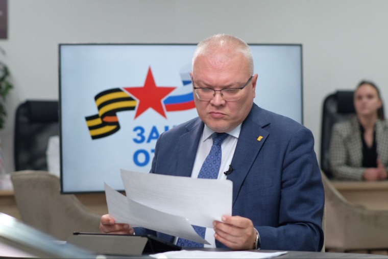 Прокомментировал «прямую линию» Михаил Николаевич Хлыбов, первый заместитель главы Кикнурского округа. Прокомментировал «прямую линию» Михаил Николаевич Хлыбов, первый заместитель главы Кикнурского округа.